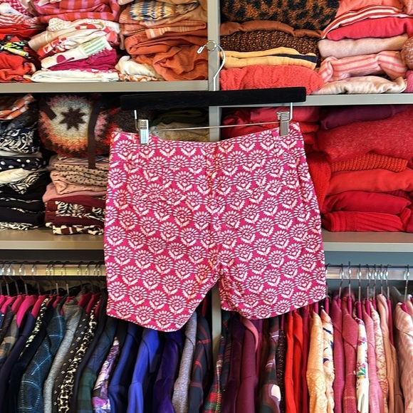 Loft Riviera fuschia and white patterned 6” shorts size 00 (fits like 0-2)​ - Picture 3 of 3